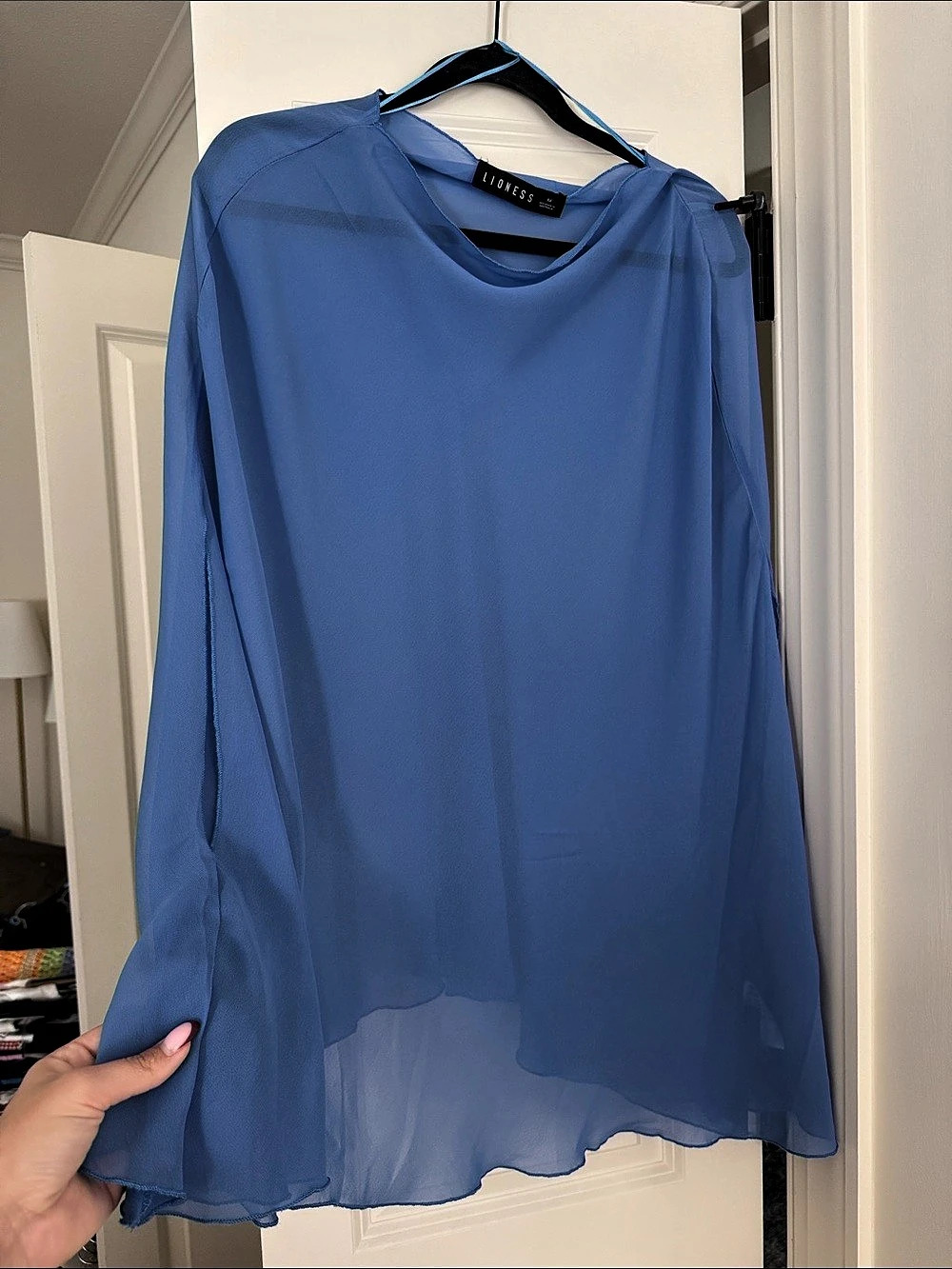 Lioness Blue Long Sleeve Tunic Size Medium Like New